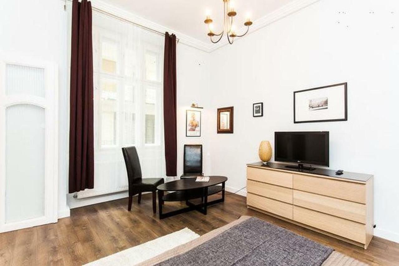 Private Centertown Apartment