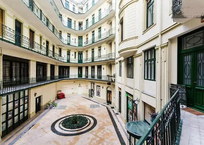 Private Apartment Centertown
